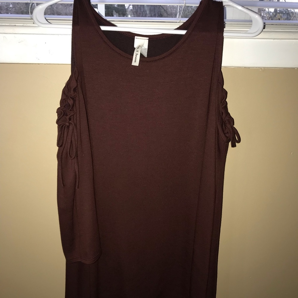 Brown T-shirt off shoulder with sleeve dress